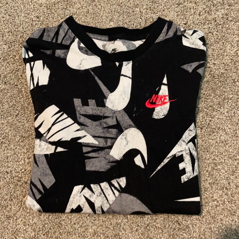 Men’s Nike designed t-shirt